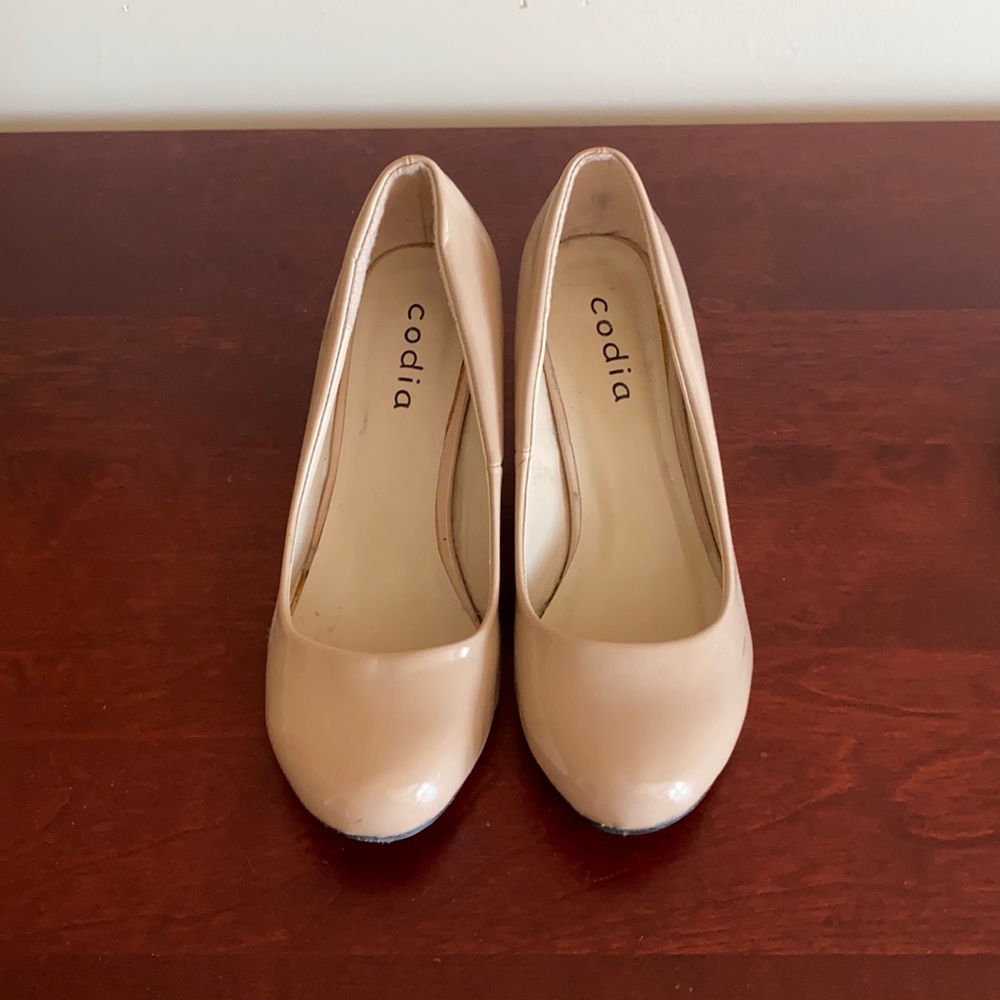 Codia nude heel, worn a couple times they don’t fit anymore!